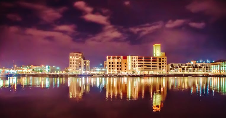 2048px-Downtown_Green_Bay