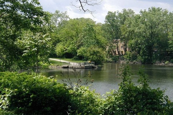 Wikimedia_Convergence_of_the_Grand_and_Red_Cedar_Rivers_(Lansing,_Michigan)_400x600